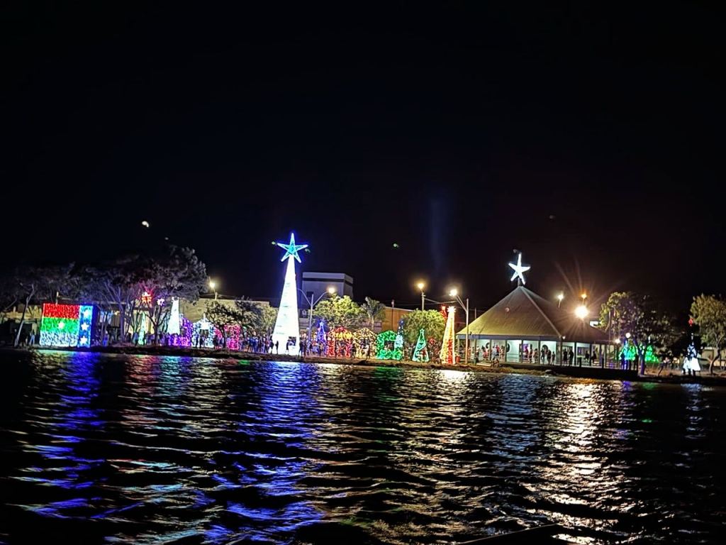 Luzes e música | Celebrações do período natalino prosseguem em Vitória da Conquista com ações da Prefeitura e ONG cultural